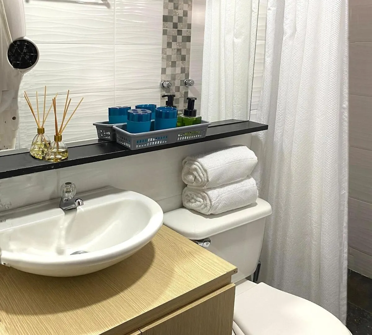 Tu Hogar Temporal En Medellin, Moderno, Comodo, Bien Ubicado Y Wifi 400 메딜린